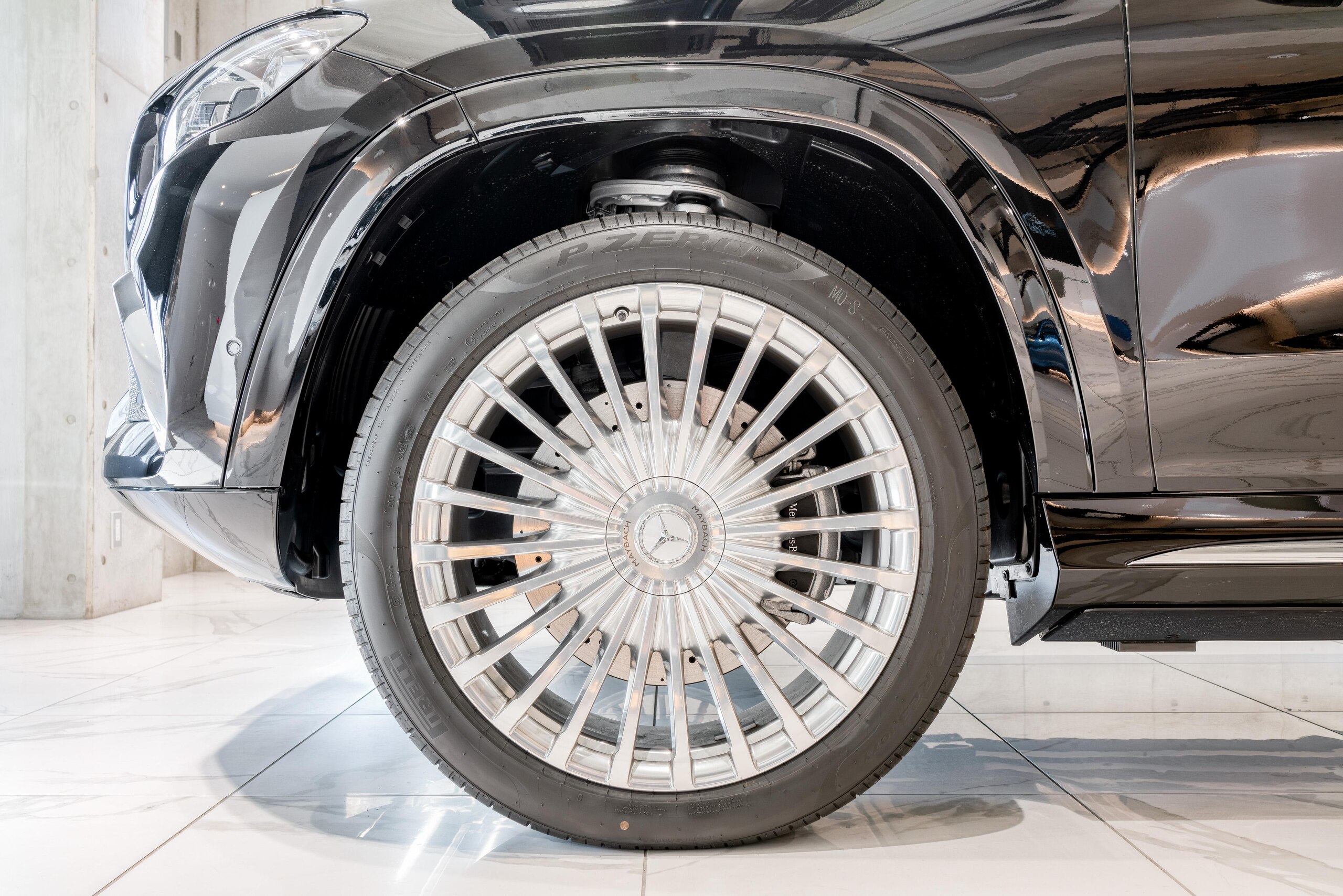 ヘッドライナーズ：ヨルゲン・ペテション(ボルシアメルヘングランドバッハ) The strongest luxury Maybach last V12 limousine! Experience