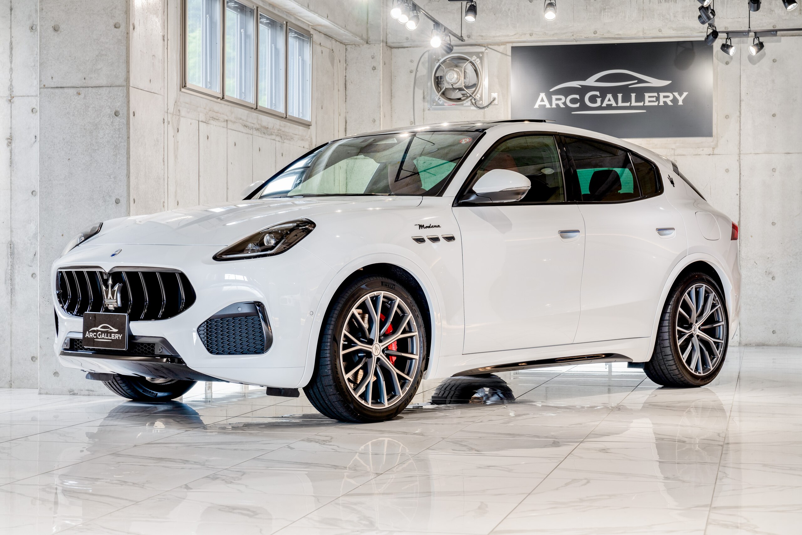 マセラティ MC20に限定車「イコーナ」/「レッジェンダ」 レース復帰20周年｜RESENSE｜車を心のサプリメントに 1個自動車用ヘッドレストクッション適合マセラティ グレカーレ MC20 MC-20 コルセ,調節可能取り外し可能爽快通気性肌に優しい