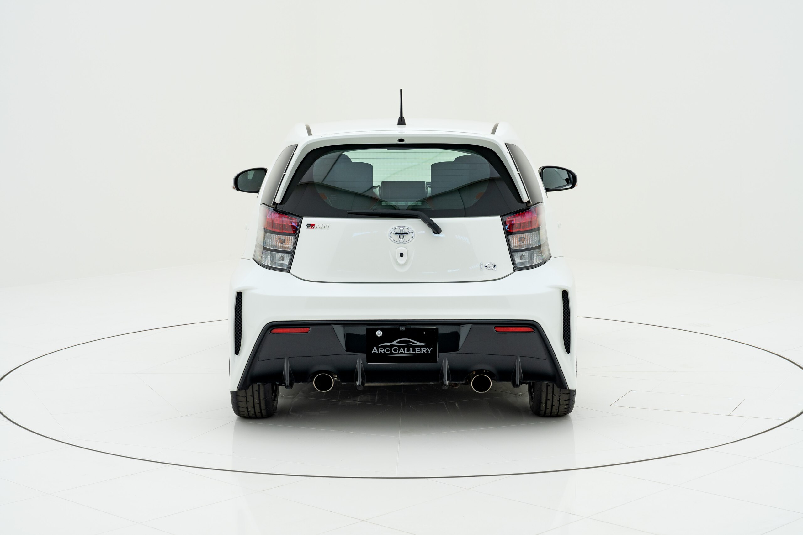 トヨタIQ 1.3 トヨタ、「iQ」1.3リッターモデルに最廉価「Xパッケージ」設定 - Car Watch