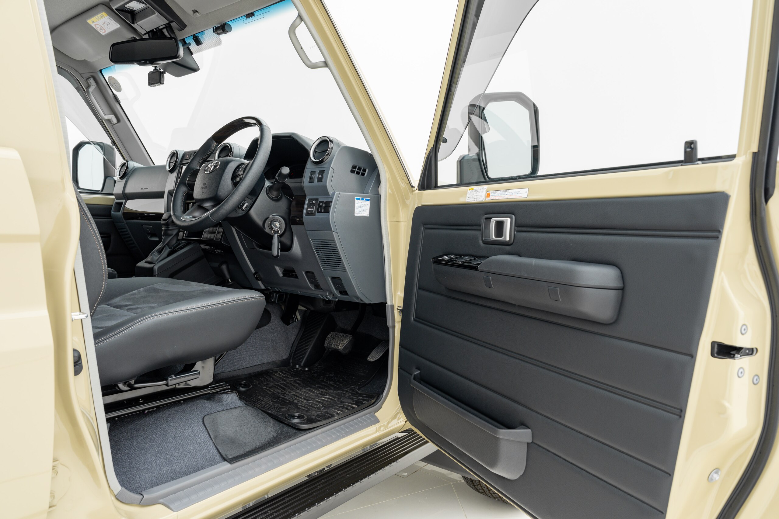 トヨタ ランドクルーザー70 70 5ドア2.8AX ディーゼルターボ 4WDの車両